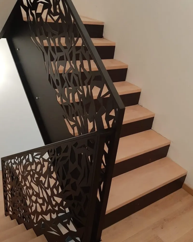 Escalier avec garde-corps