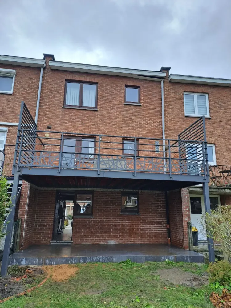 Terrasse sur pilotis